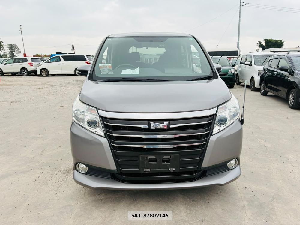 Toyota NOAH 2015-07 8169412-7
