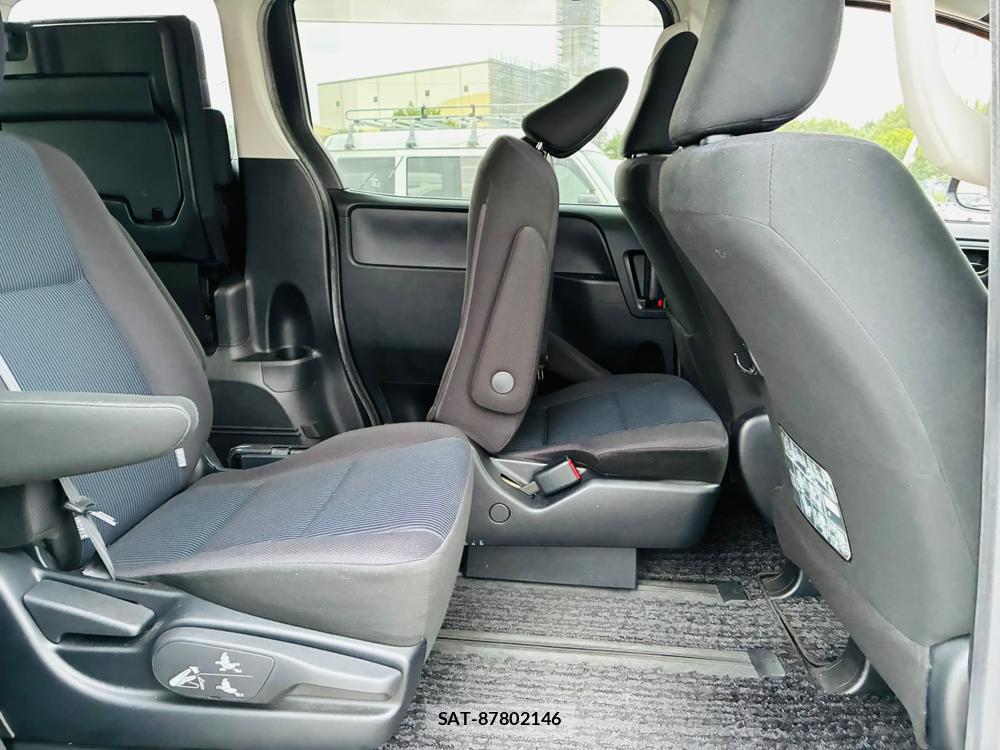 Toyota NOAH 2015-07 8169412-8