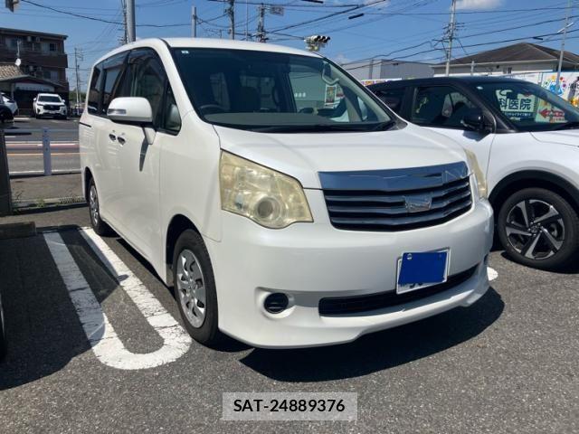 Toyota NOAH 2011-07 8231079-0