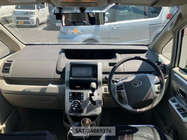 Toyota NOAH 2011-07 8231079-9