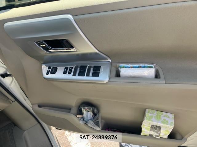 Toyota NOAH 2011-07 8231079-10