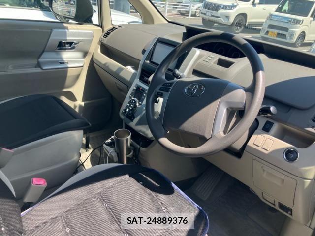 Toyota NOAH 2011-07 8231079-12