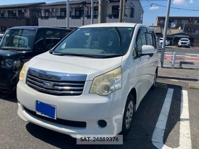 Toyota NOAH 2011-07 8231079-1