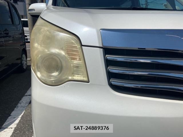 Toyota NOAH 2011-07 8231079-4