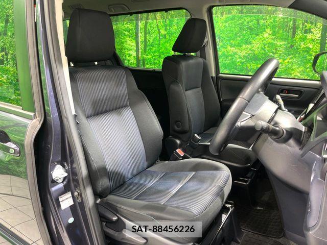 Toyota NOAH 2014-11 8231078-9