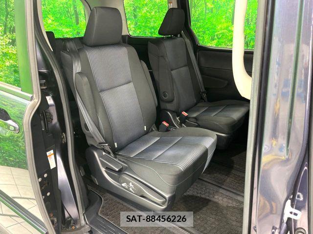 Toyota NOAH 2014-11 8231078-10