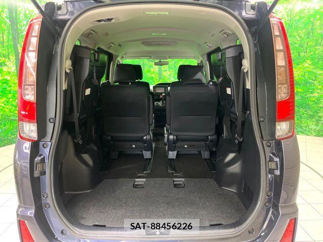 Toyota NOAH 2014-11 8231078-12