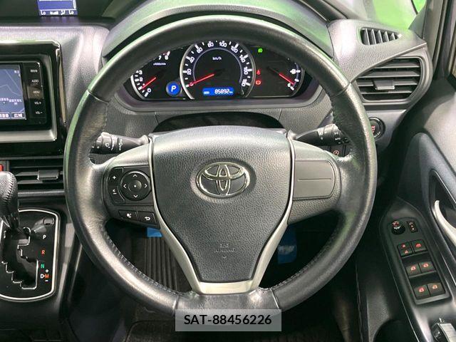 Toyota NOAH 2014-11 8231078-13