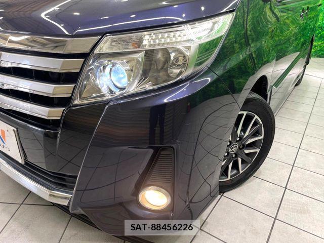 Toyota NOAH 2014-11 8231078-14