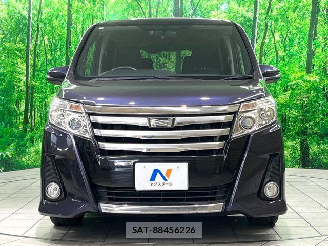 Toyota NOAH 2014-11 8231078-16
