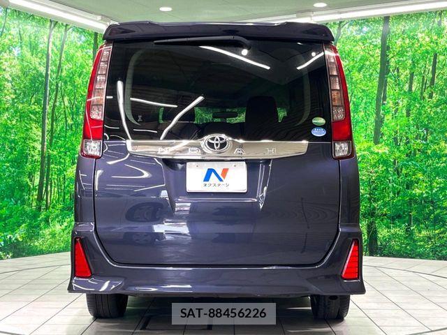 Toyota NOAH 2014-11 8231078-17