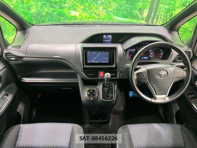 Toyota NOAH 2014-11 8231078-1