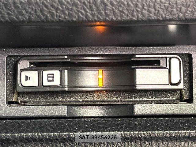 Toyota NOAH 2014-11 8231078-5