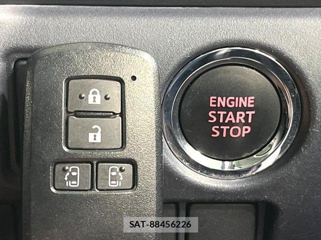 Toyota NOAH 2014-11 8231078-6