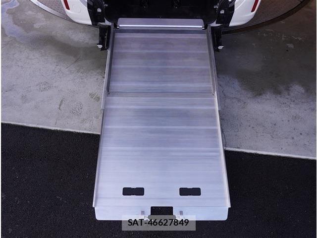 Toyota NOAH 2021-02 8246165-4