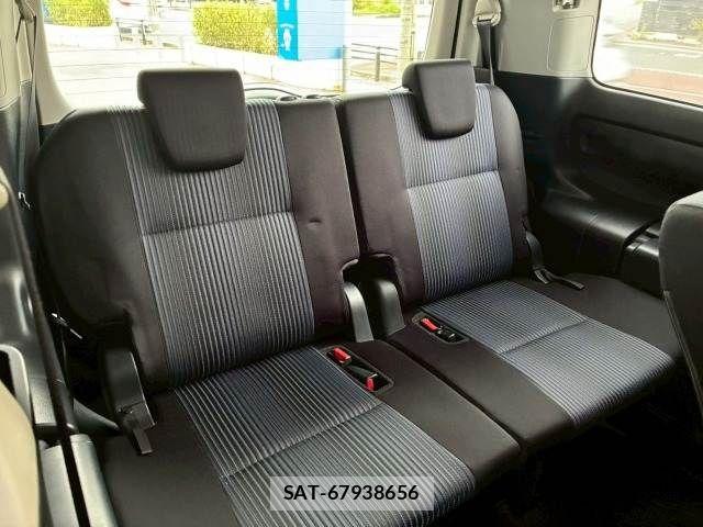 Toyota NOAH 2014-03 8246170-11