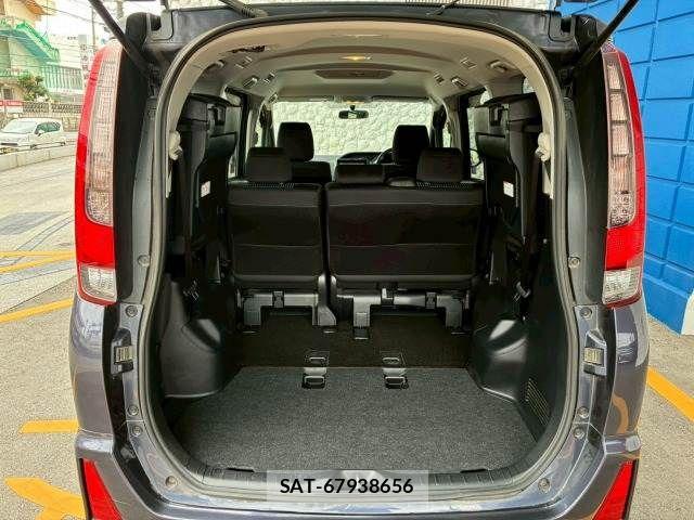 Toyota NOAH 2014-03 8246170-12