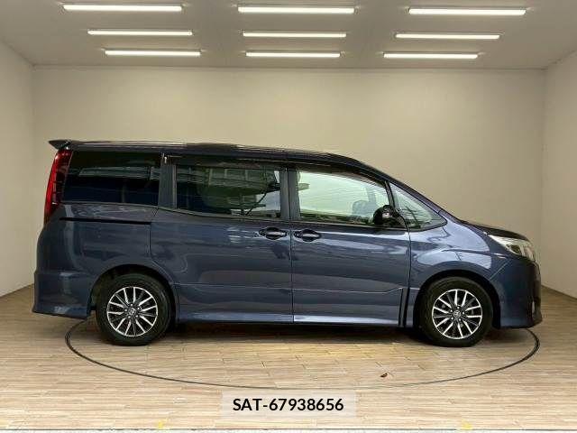 Toyota NOAH 2014-03 8246170-16