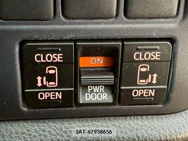 Toyota NOAH 2014-03 8246170-4