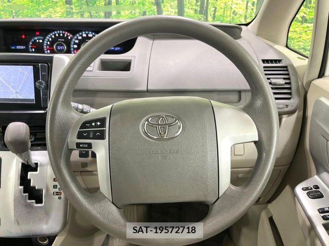 Toyota NOAH 2013-11 8246172-11