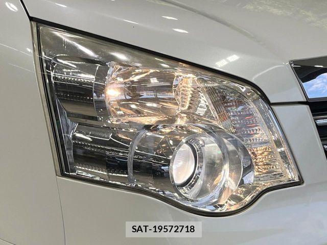 Toyota NOAH 2013-11 8246172-12