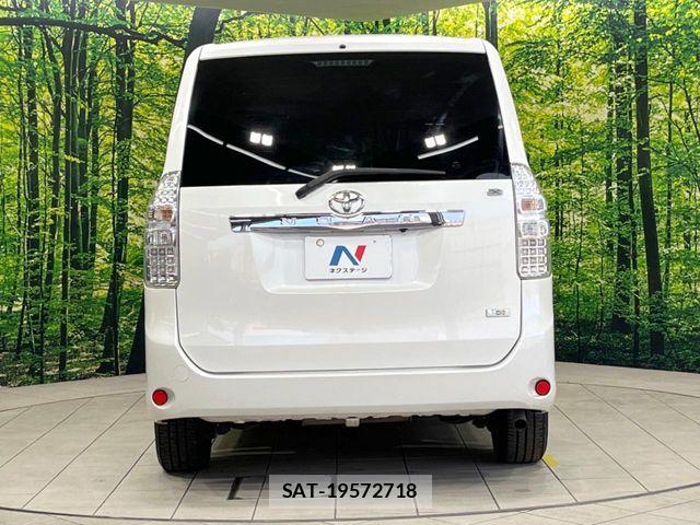 Toyota NOAH 2013-11 8246172-15