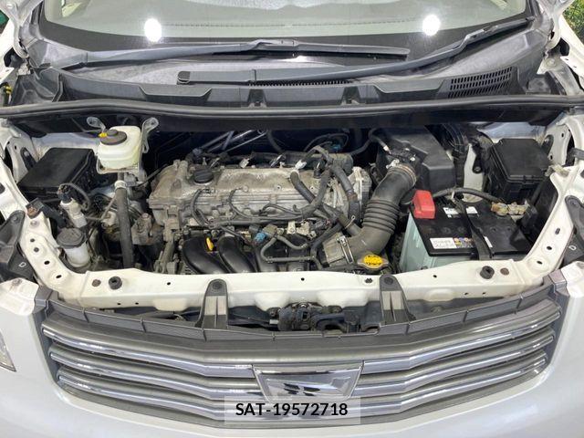 Toyota NOAH 2013-11 8246172-18