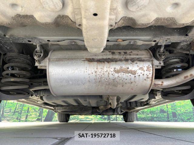 Toyota NOAH 2013-11 8246172-19