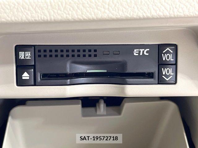 Toyota NOAH 2013-11 8246172-6