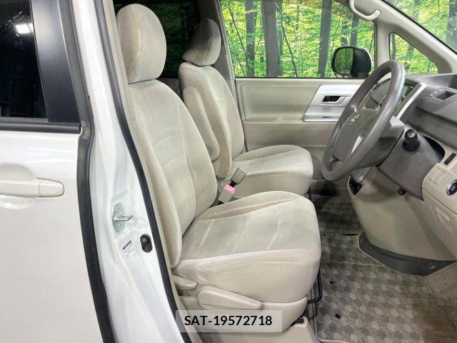 Toyota NOAH 2013-11 8246172-7