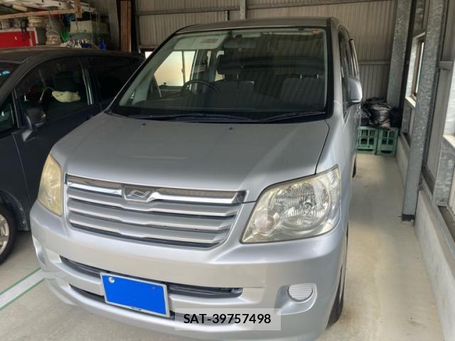 Toyota NOAH 2004-02 8246173-1