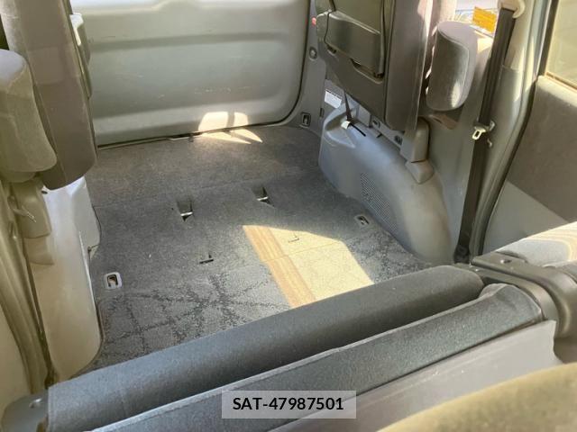 Toyota NOAH 2006-02 8246175-8