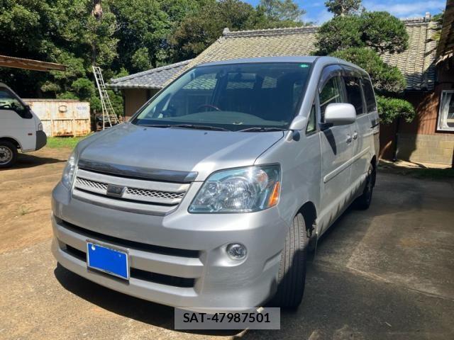 Toyota NOAH 2006-02 8246175-1