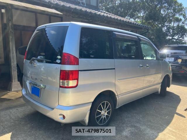 Toyota NOAH 2006-02 8246175-2