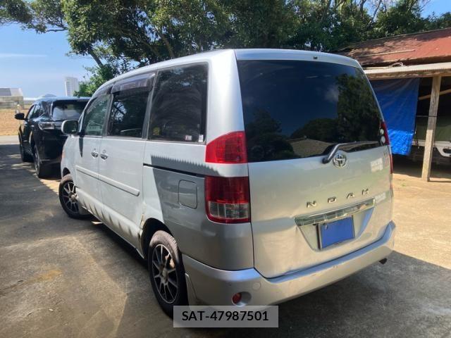 Toyota NOAH 2006-02 8246175-3