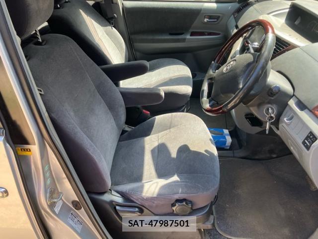Toyota NOAH 2006-02 8246175-7