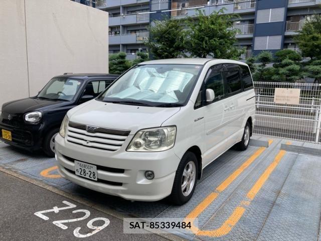 Toyota NOAH 2004-03 8246176-1