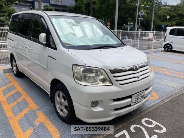 Toyota NOAH 2004-03 8246176-2