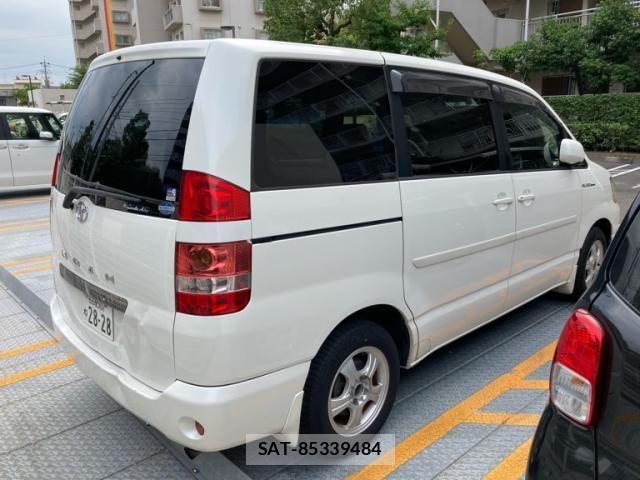 Toyota NOAH 2004-03 8246176-5