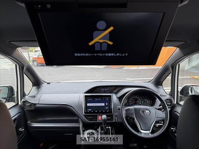 Toyota NOAH 2019-09 8246168-1