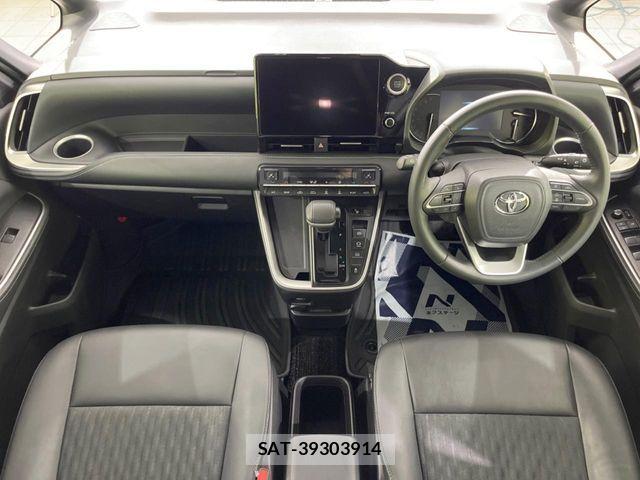 Toyota NOAH 2022-02 8246166-1