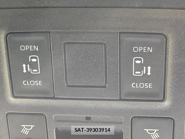 Toyota NOAH 2022-02 8246166-5