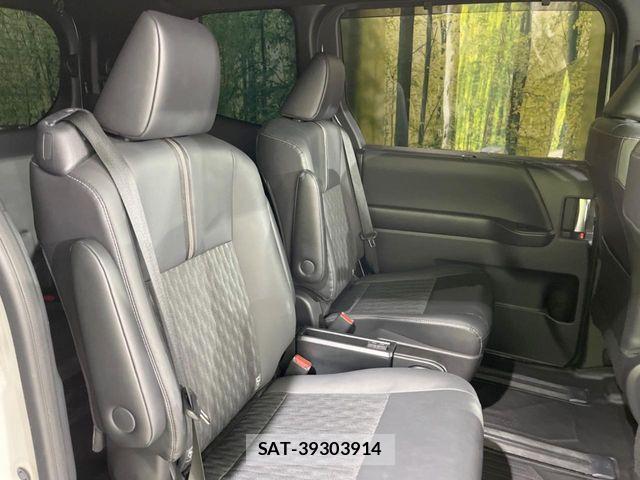 Toyota NOAH 2022-02 8246166-8