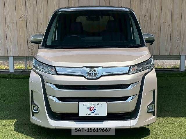 Toyota NOAH 2022-04 8246167-12