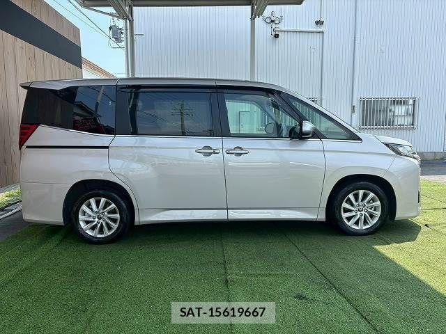 Toyota NOAH 2022-04 8246167-14