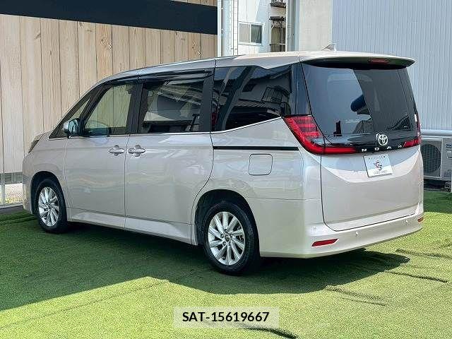 Toyota NOAH 2022-04 8246167-16