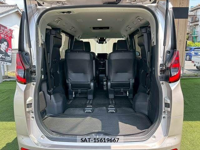 Toyota NOAH 2022-04 8246167-17