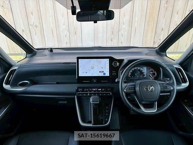 Toyota NOAH 2022-04 8246167-2