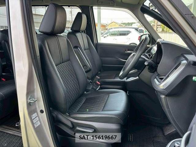 Toyota NOAH 2022-04 8246167-6