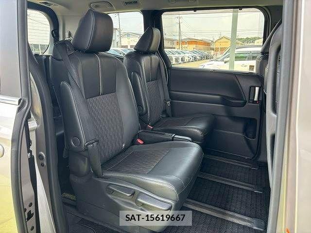 Toyota NOAH 2022-04 8246167-7